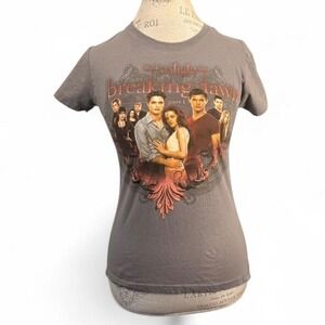 Twilight Saga Breaking Dawn Part 1 Promotional‎ Movie Graphic Tee Shirt